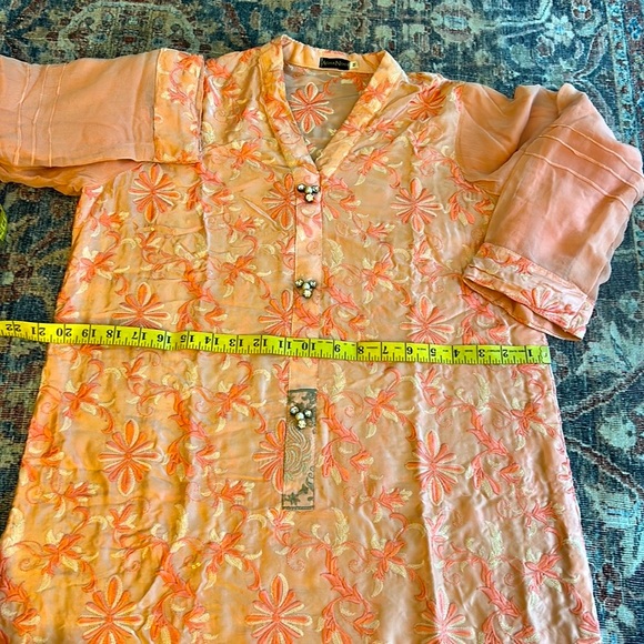 Silk Embroidered Tunic. Pakistani/ Indian Kurta - Picture 8 of 8